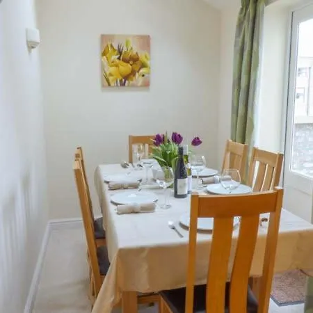 Curlew Cottage, * Whitby
